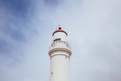 How to Use Cialdini’s Six Weapons of Persuasion in Email Marketing